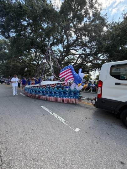 parade 4